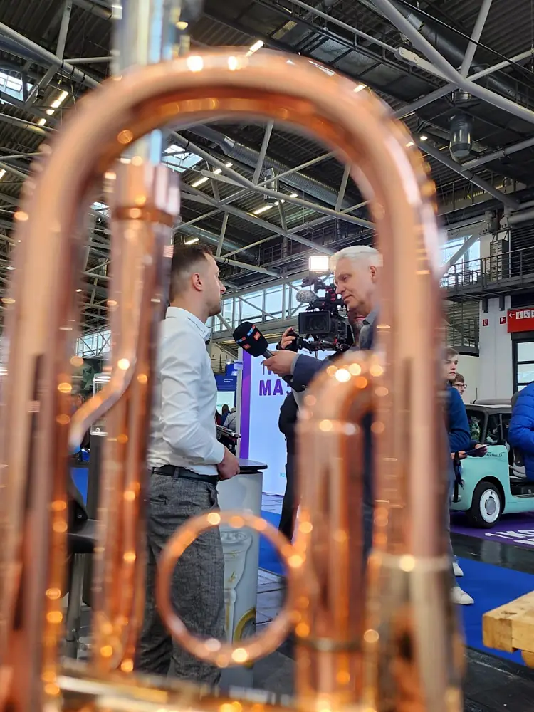 Interview am Messestand mit RTL