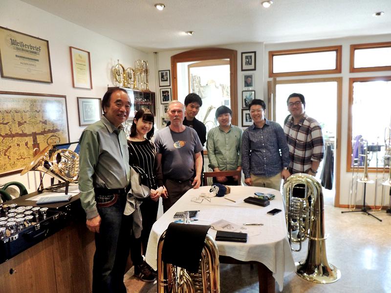 Prof. Elichi Inagawa mit seinen Tubisten (Japan)