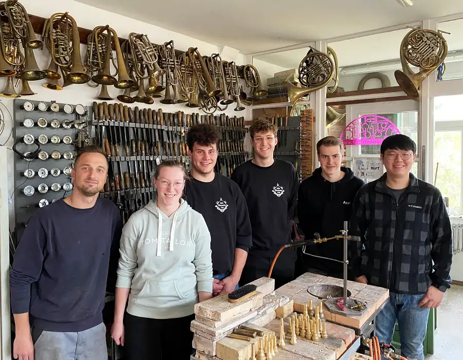 Auszubildende für Metallblasinstrumentenbau der Oscar-Walcker-Schule in Ludwigsburg