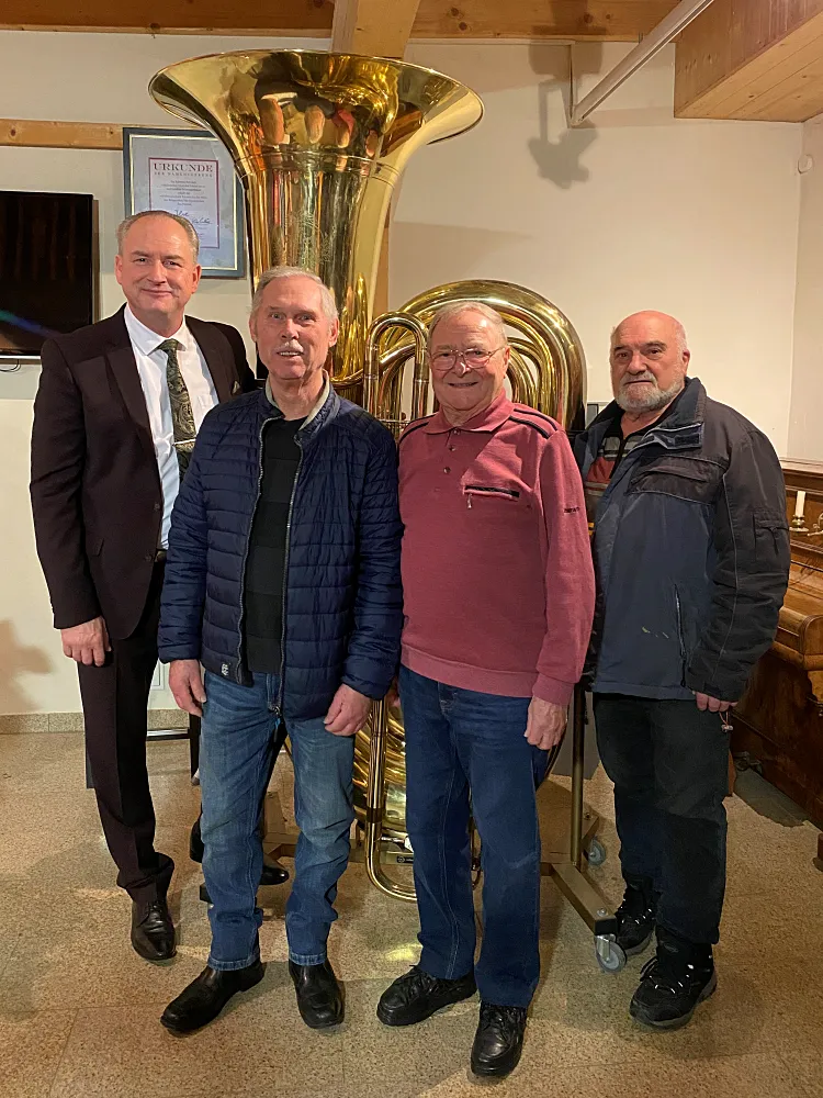 Prof. J. Wachsmuth mit Bernhard Schmidt, Manfred Paulus und Hartmut Geilert