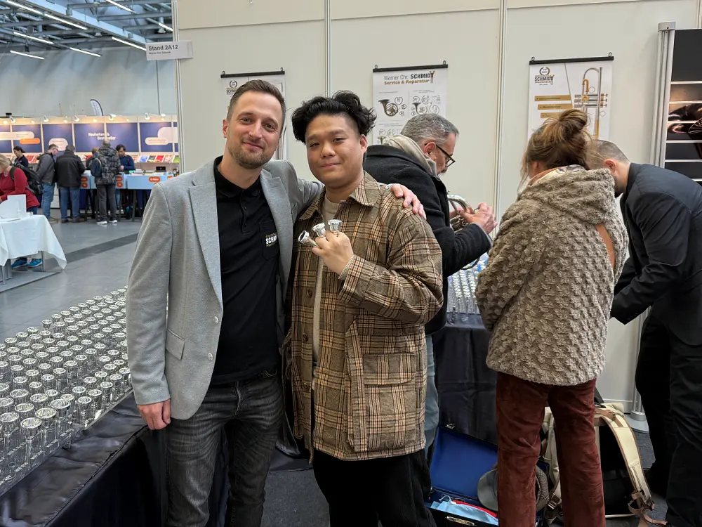 Posaunist Ganyu Ji zu Besuch an unserem Stand