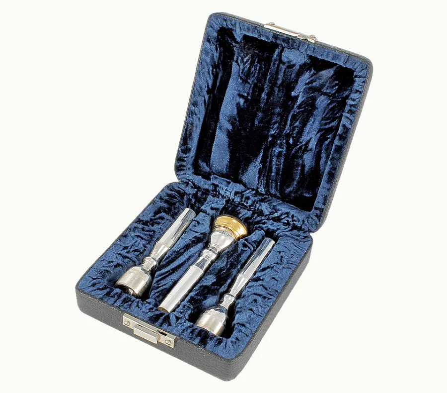 ​Etui für drei Trompetenmundstücke