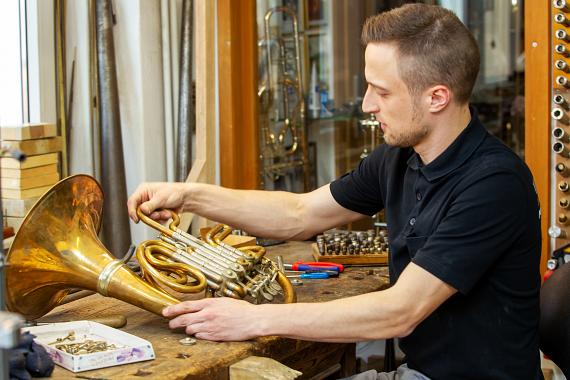 Arbeit an gebrauchtem Instrument