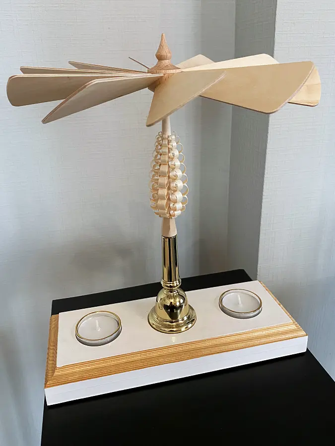 Adventspyramide mit Mundstück für Teelichte - Modell 2